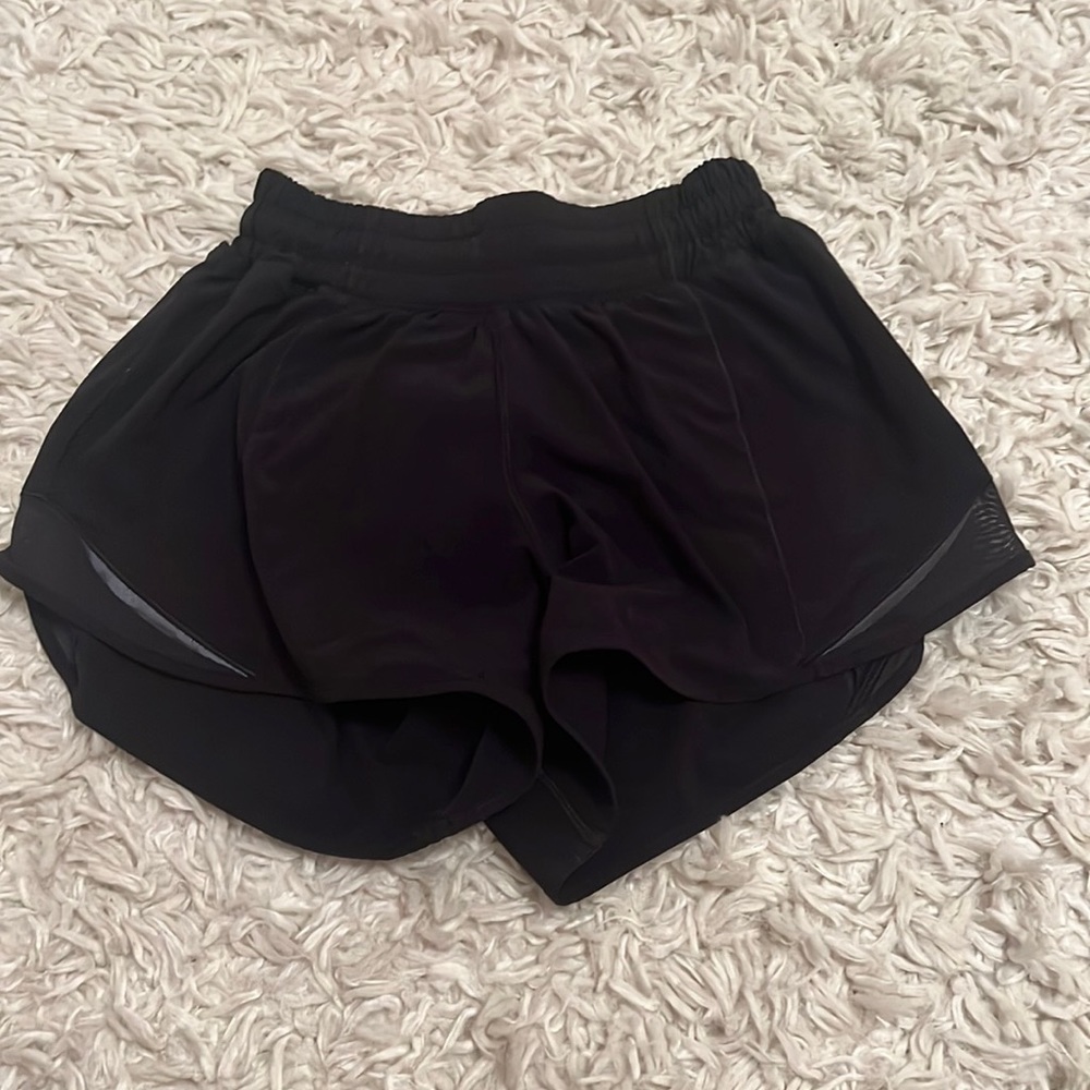 black lululemon shorts